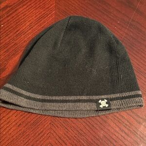 Aeropostale Black and Gray Beanie with Skull Logo